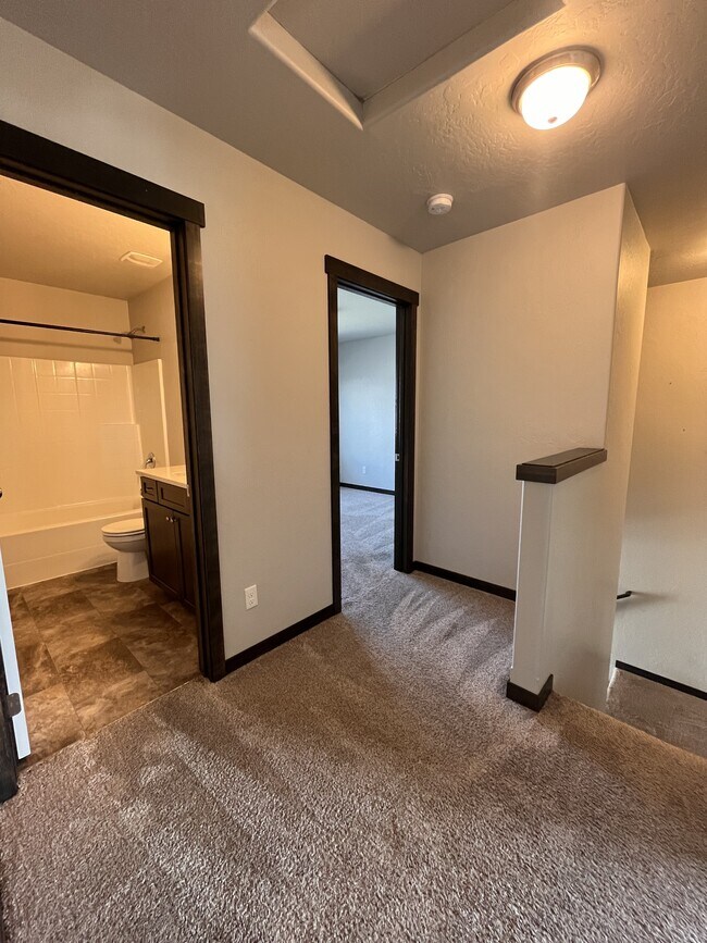 Building Photo - 5852 W Irish Dr