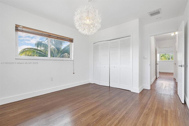 Building Photo - 1481 NE 104th St