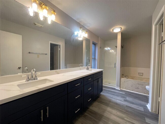 Building Photo - 15631 Pilgrim Hall Dr