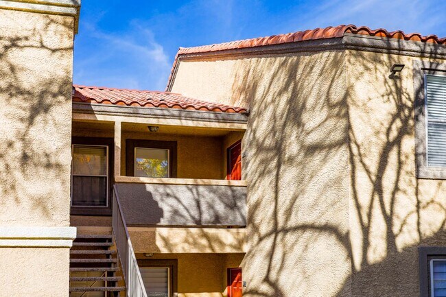 Building Photo - 3 Bedroom, 2 Full Bath Condo In Great Location