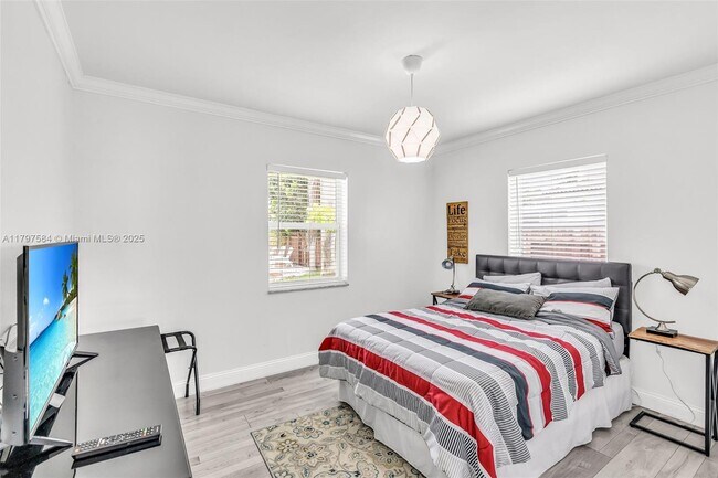 Building Photo - 1413 Funston St