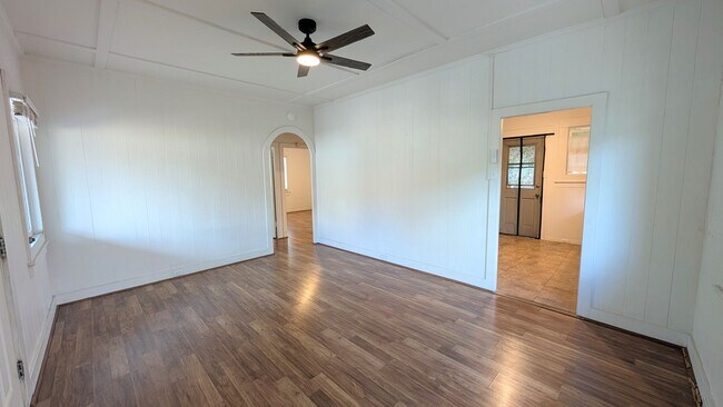 Building Photo - 3609 Leahi Ave