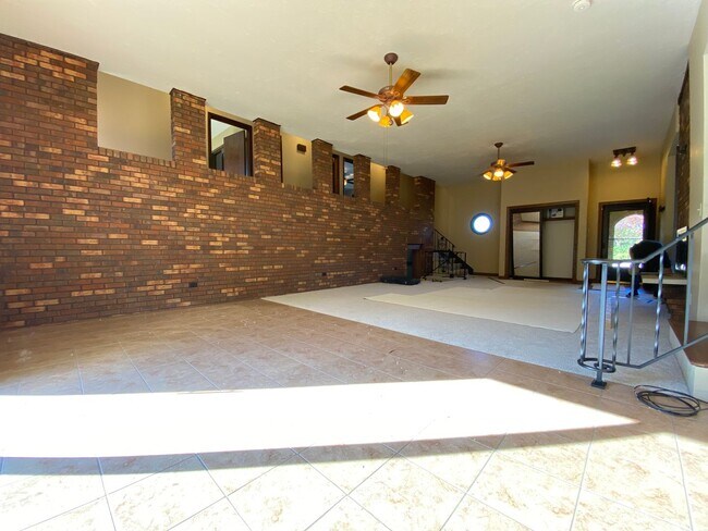 Building Photo - Castle Home Available Now