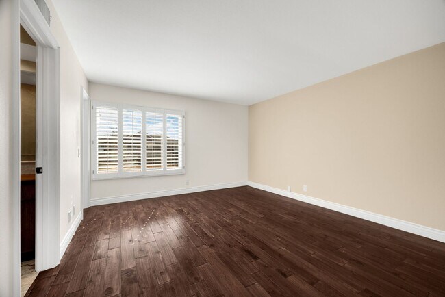 Building Photo - Beautiful 2-Story, 3-Bedroom, 3-Bath Townhome Community Pool