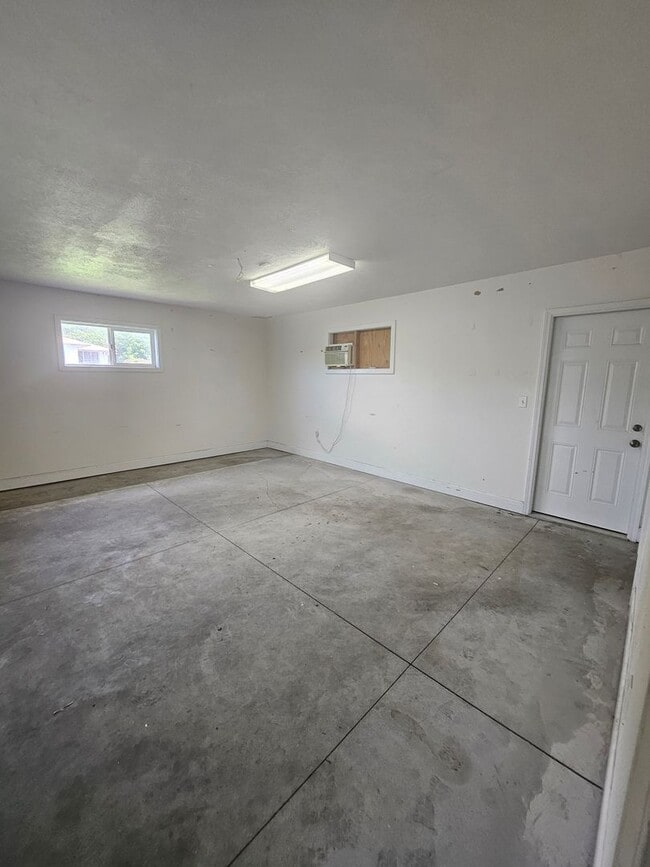 Building Photo - Beautiful 3 Bedroom Home in Komohana Gardens