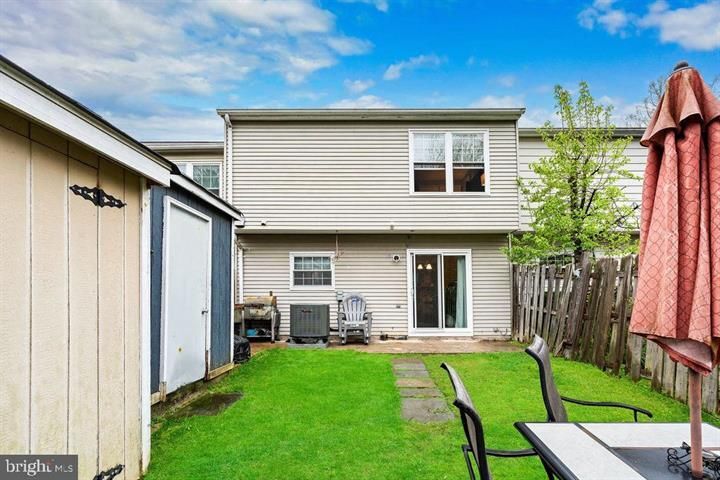 Building Photo - 3521 Easton Dr