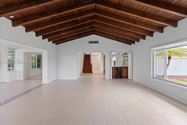 Building Photo - 1961 NE 188th St