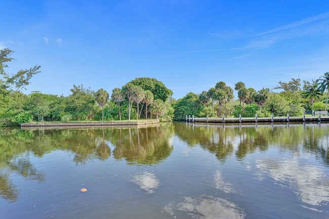 Building Photo - Beautifully Renovated 3BR/2BA Townhome in ...