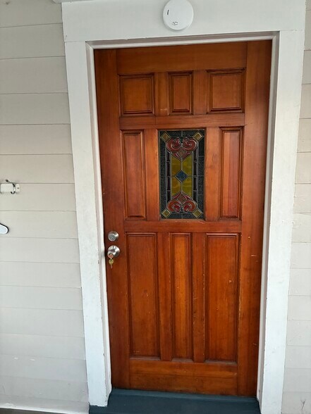 Building Photo - 722 Woodlawn Ave