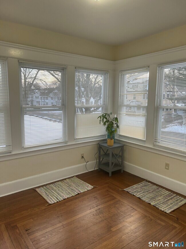 Building Photo - 1946 Chapel St