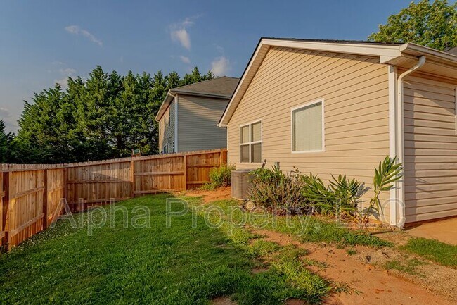 Building Photo - 135 Raven Hill Way