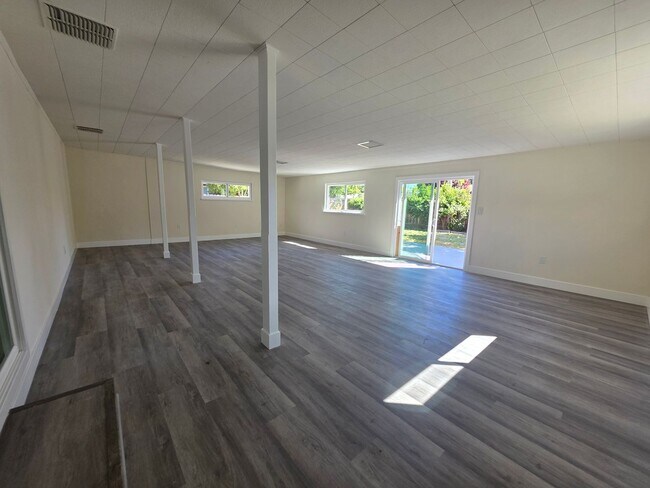 Building Photo - Remodeled Single Story in College neighborhood!