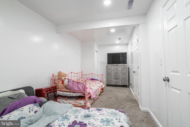 Building Photo - 8 Dickenson Dr