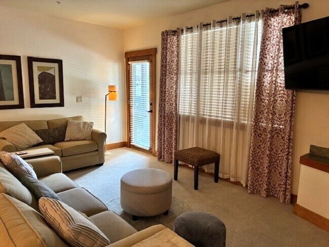 Building Photo - Summer Seasonal Rental - The Cache at Union Creek #3-101