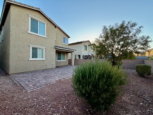 Building Photo - TWO STORY 3 BED 2.5 BATH HOME WITH SOLAR.