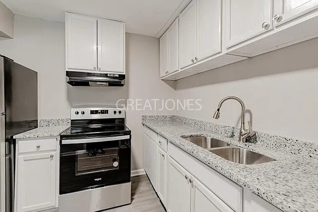 Building Photo - 1450 Wyman St NE
