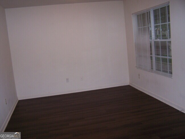 Building Photo - 102 Cameron Way