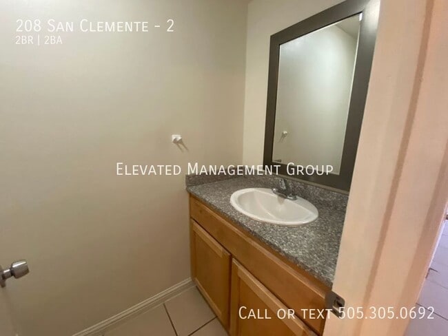 Building Photo - 208 San Clemente Ave