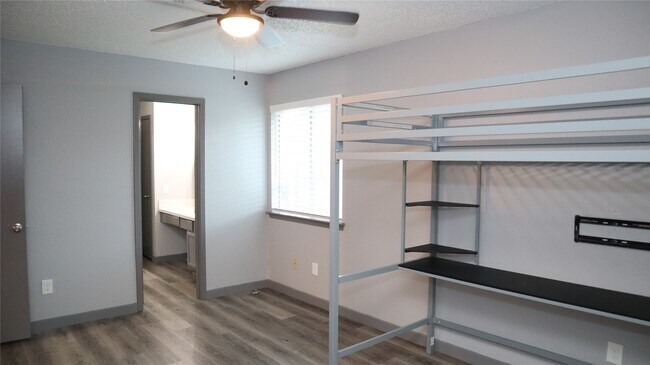 Building Photo - 2515 Edgedale Dr