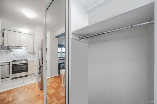 Building Photo - 460 E 79th St