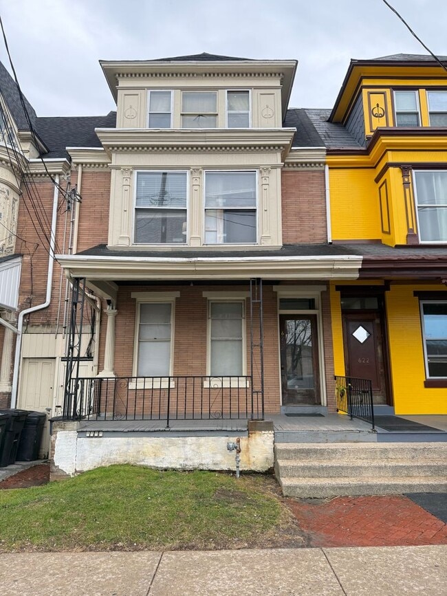 Building Photo - 624 E King St