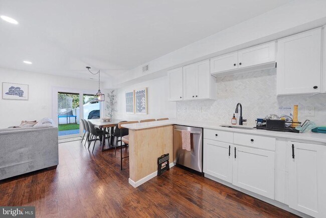 Building Photo - 48 High Meadows Dr