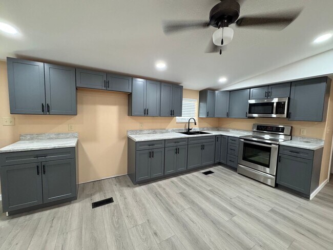 Building Photo - Newly Remodeled 3 Bedroom Manufactured Home in Suwannee County