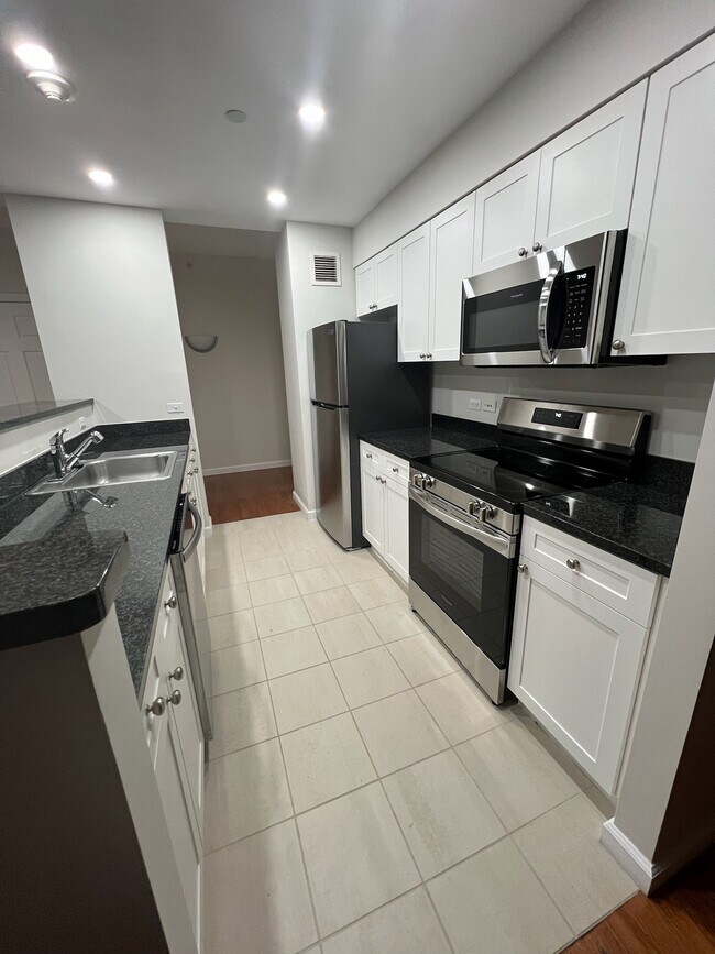 kitchen - 300 Mamaroneck Ave