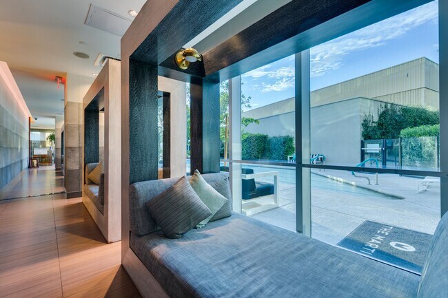 Building Photo - 4471 Dean Martin Dr