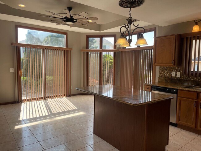Building Photo - Clinton Twp Home-4-Bedroom, 2.5 Baths, Lau...