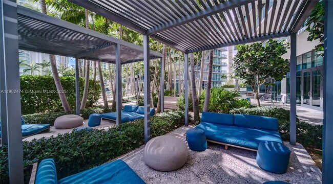 Building Photo - 480 NE 31st St