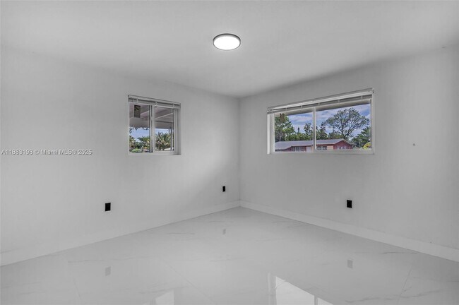 Building Photo - 741 NW 175th Dr