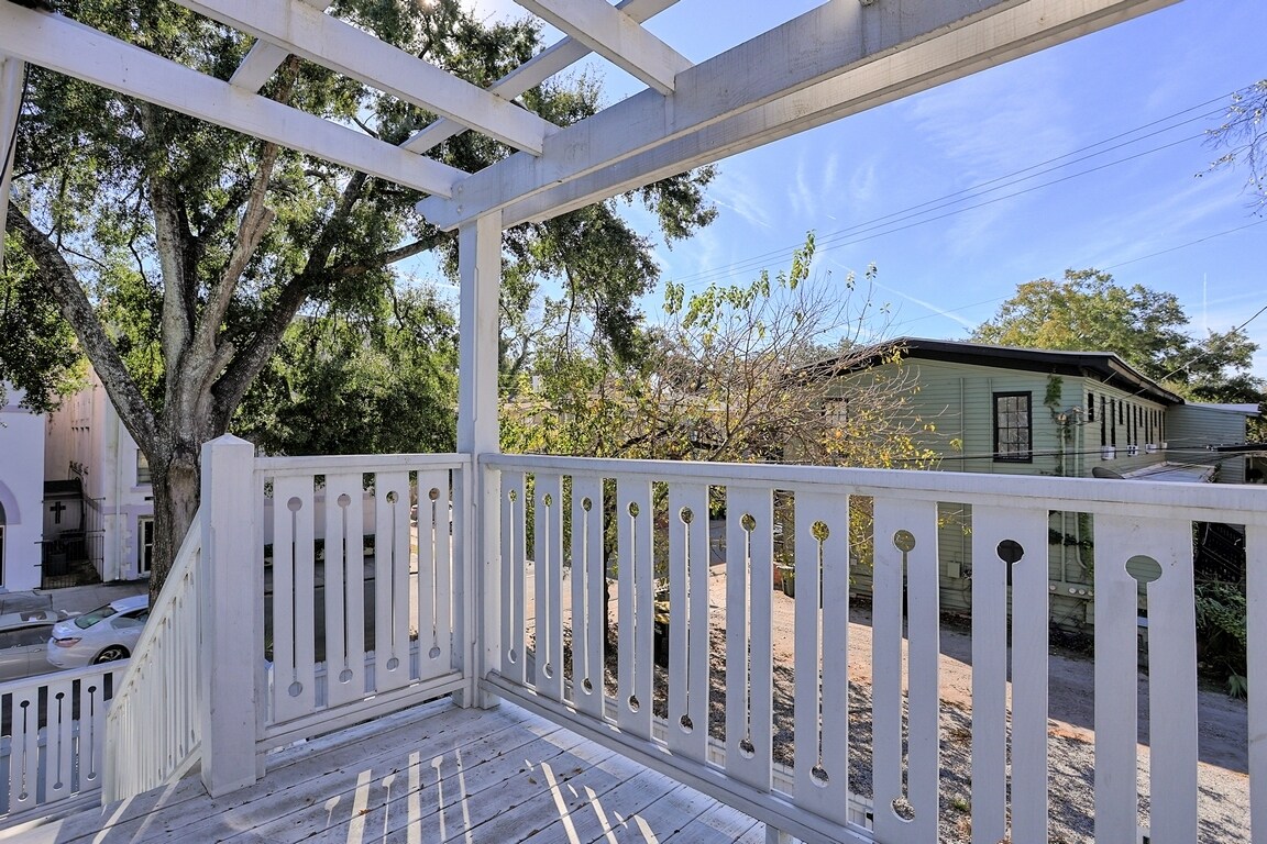 Building Photo - 303 W Park Ave