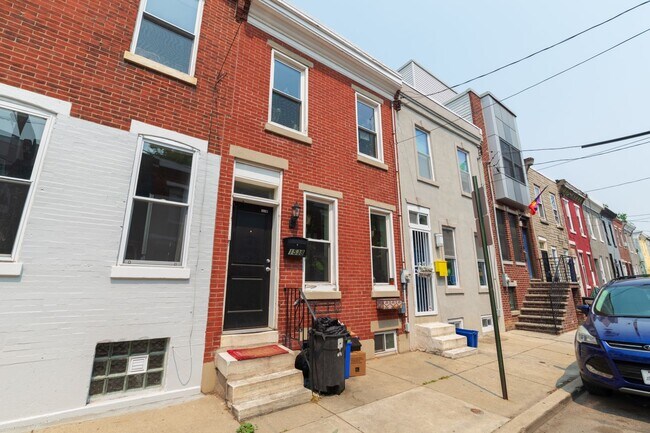 Building Photo - Two Bedroom Point Breeze Townhouse