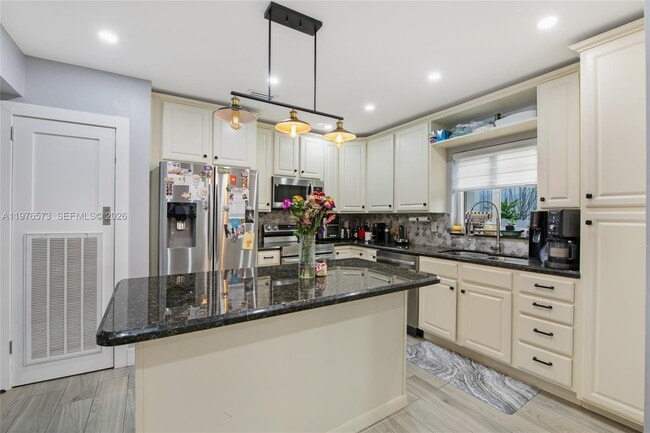 Building Photo - 1620 SW 19th St