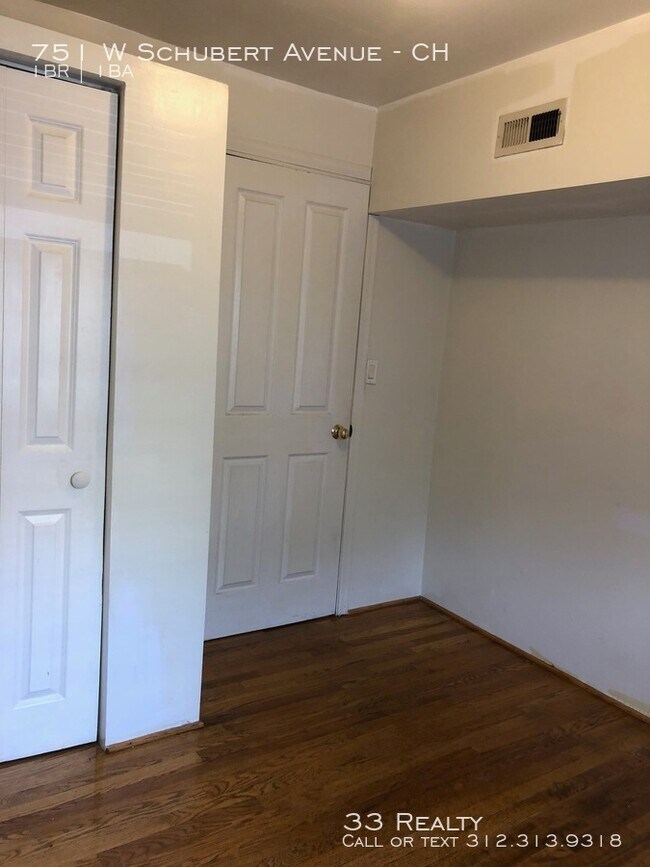Building Photo - Great 1 Bed Coach House in Heart of LP!