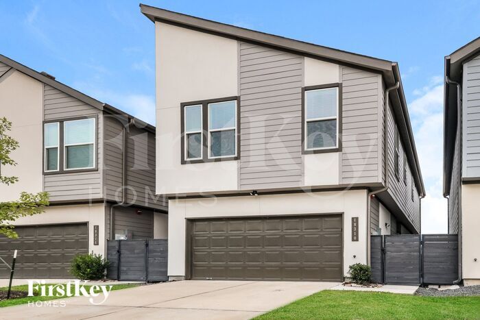 Building Photo - 18310 W Centro Cir