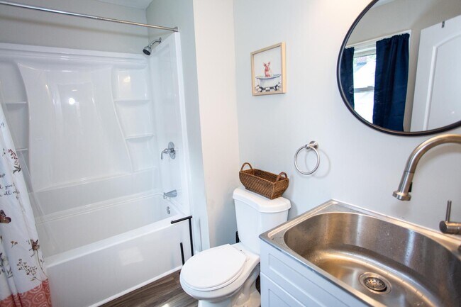 Building Photo - 111 Summit St