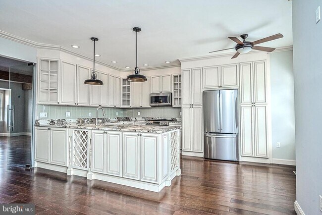 Building Photo - 44171 Paget Terrace