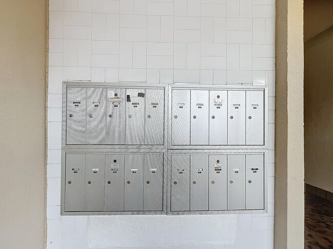 Building Photo - 4545 Luxemburg Ct