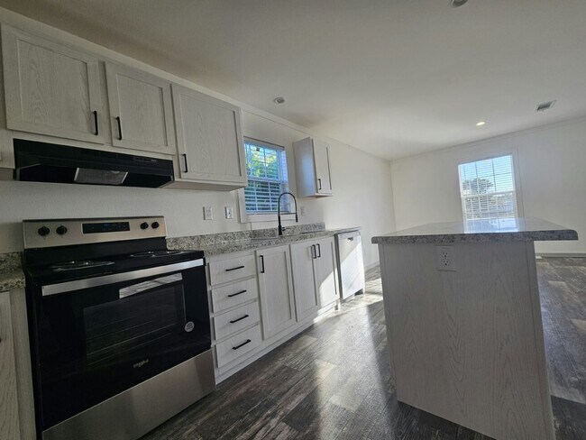 Building Photo - 1029 Myakka Dr