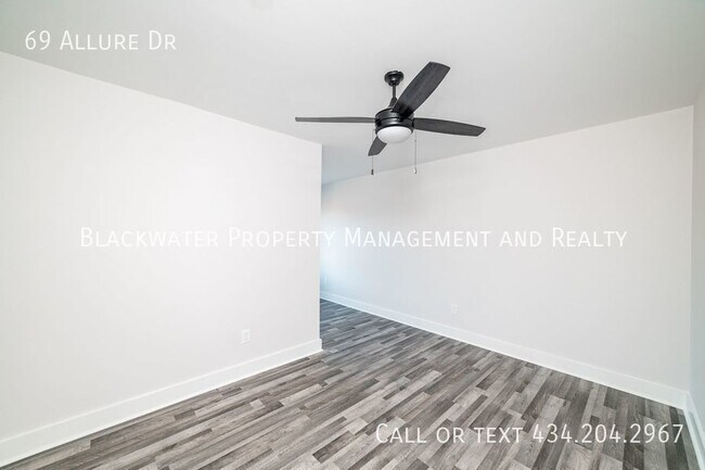 Building Photo - 69 Allure Dr