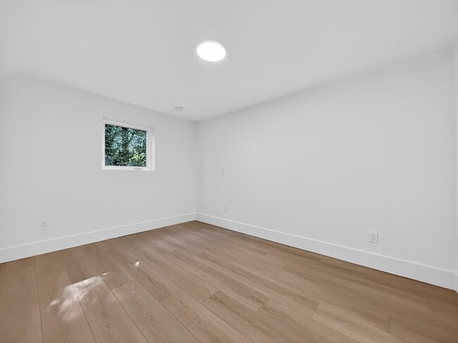 Building Photo - 13337 30th Ave NE