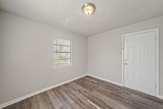 Building Photo - 105 S Westward St