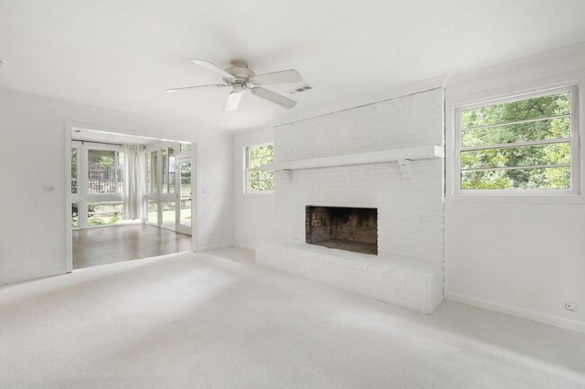 Building Photo - 2151 Radcliffe Dr NW