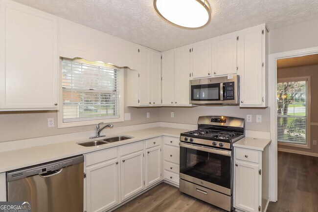 Building Photo - 4022 Paloverde Dr