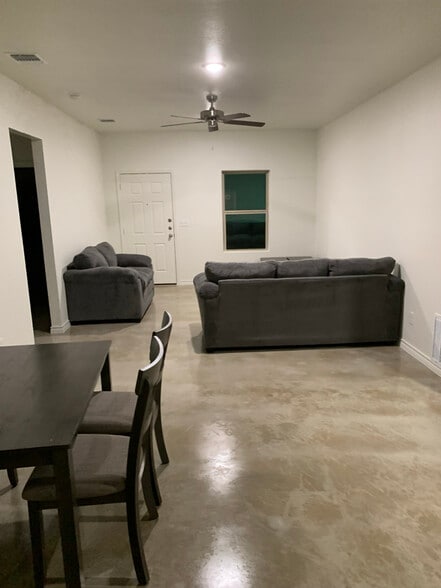 Building Photo - 113 Petsick Ln