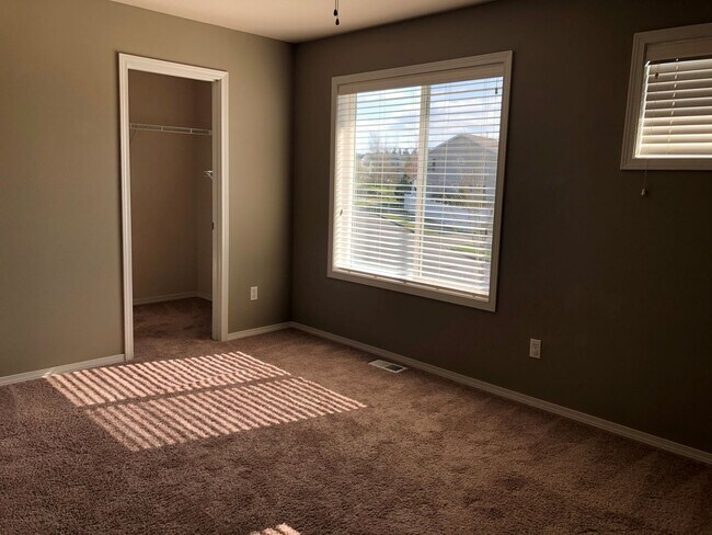 Building Photo - Lovely DuPont home, 3 beds, 2.5 baths