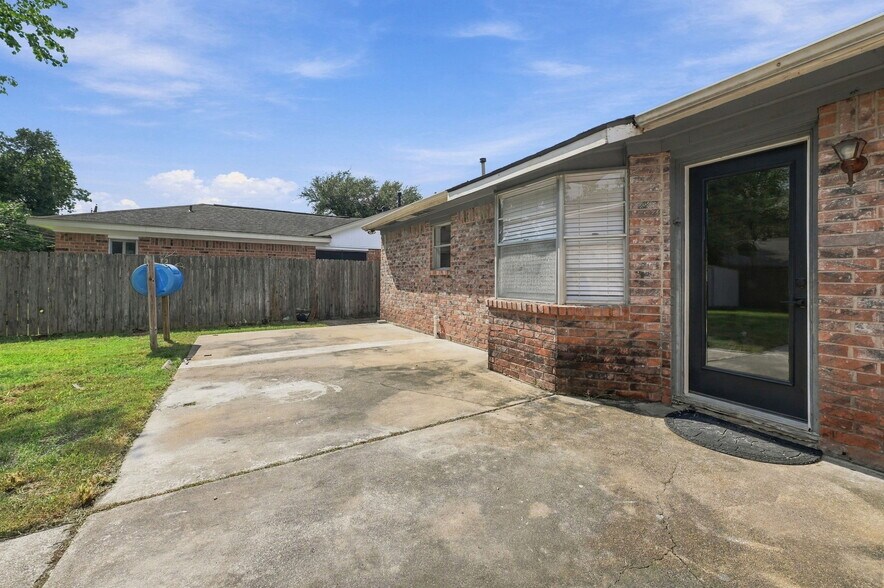Building Photo - 8339 Carvel Ln