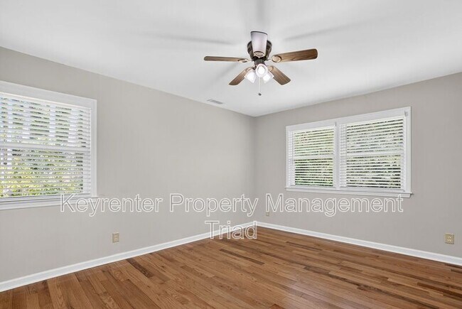 Building Photo - 5108 Lakeshore Ct
